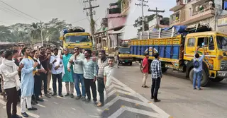 ভোলা-বরিশাল সেতুসহ ৫ দাবিতে ট্রানজিট বন্ধ করে ছাত্রজনতার আন্দোলন